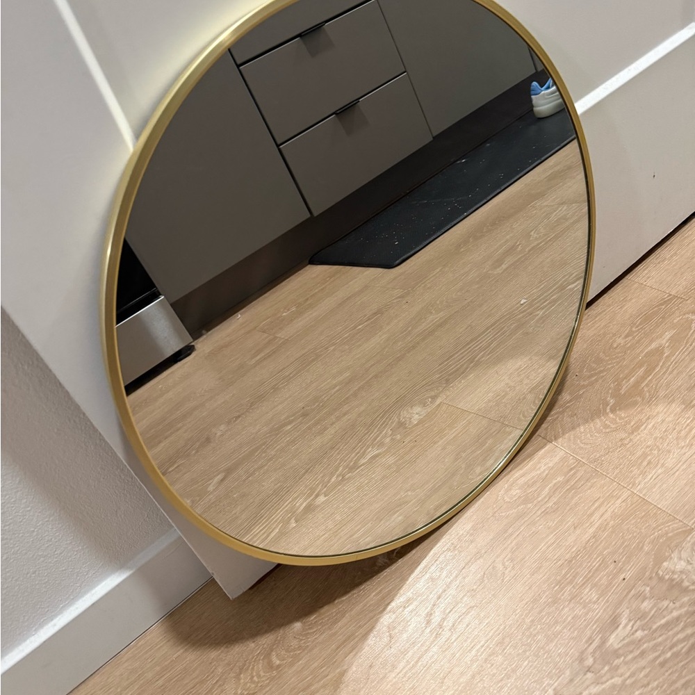 Gold Round 20in Wall Mirror - Sleek Decorative Accent
